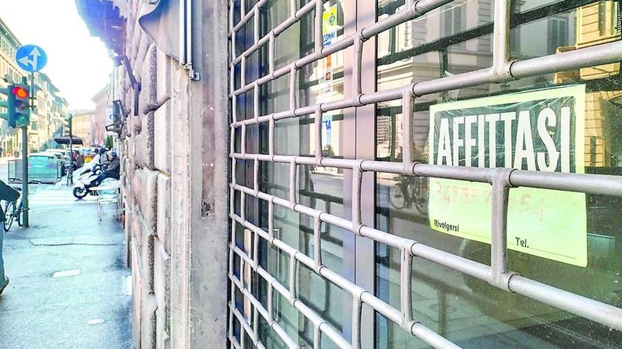Firenze, la lenta agonia di via Cavour: sempre più fondi sfitti