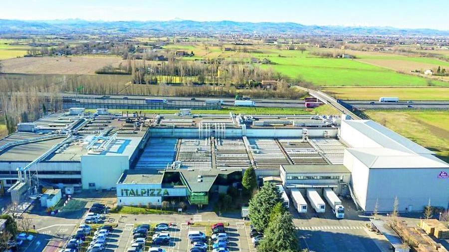 Chiude lo stabilimento Gegè, la rabbia dei dipendenti: «A casa col mutuo da pagare»