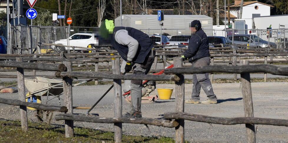 Caos ospedale a Grosseto: un altro cantiere tampone, decine di auto in divieto e il rischio incidenti è dietro l’angolo