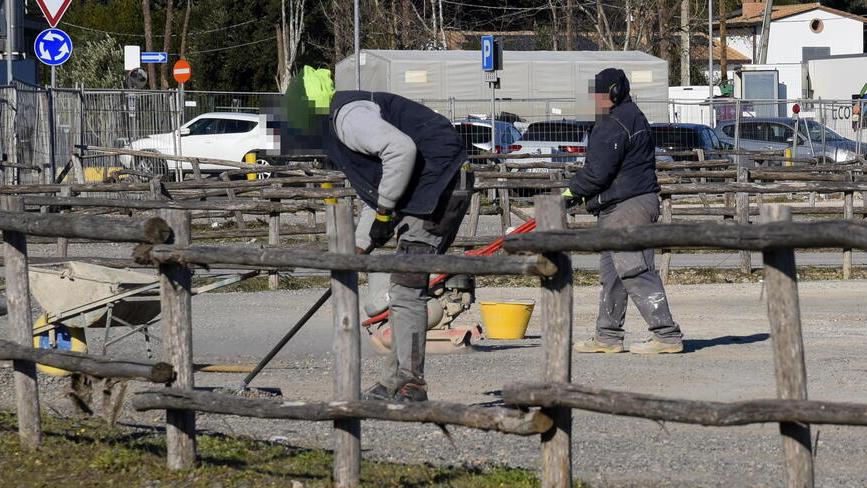 Caos ospedale a Grosseto: un altro cantiere tampone, decine di auto in divieto e il rischio incidenti è dietro l’angolo