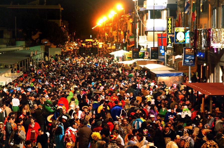 Viareggio balla, non solo i carri: la festa è nei rioni