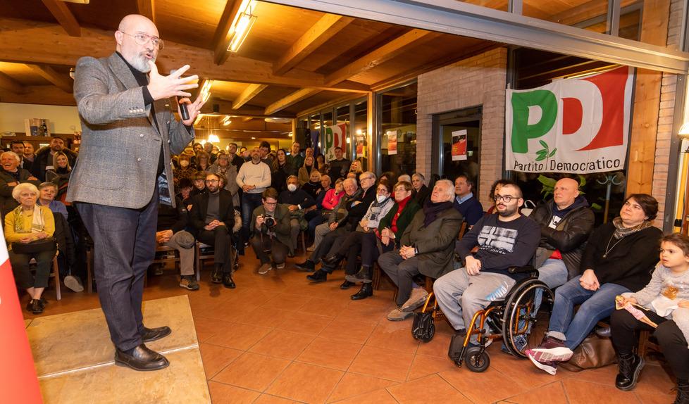 Ferrara, al congresso Pd Bonaccini è in testa: «Non voglio rottamare nessuno»