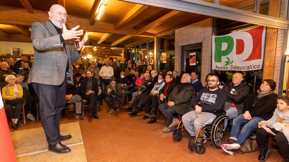 Ferrara, al congresso Pd Bonaccini è in testa: «Non voglio rottamare nessuno»