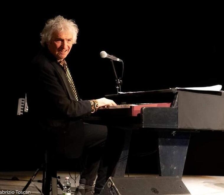 «Io, la fantastica Laura Pausini e i trent’anni di La Solitudine»