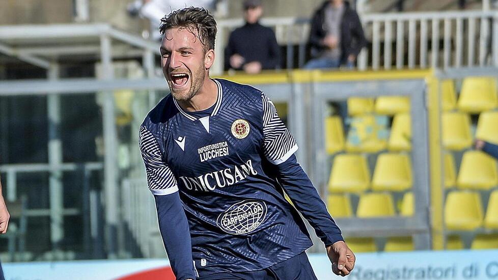 Ordini da mezzo mondo per la maglia del Livorno con la “L”