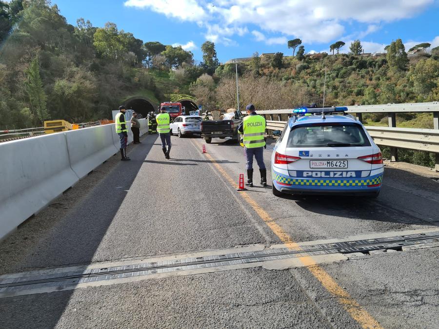 Incidente sulla 131dcn alle porte di Nuoro: strada a lungo chiusa al traffico