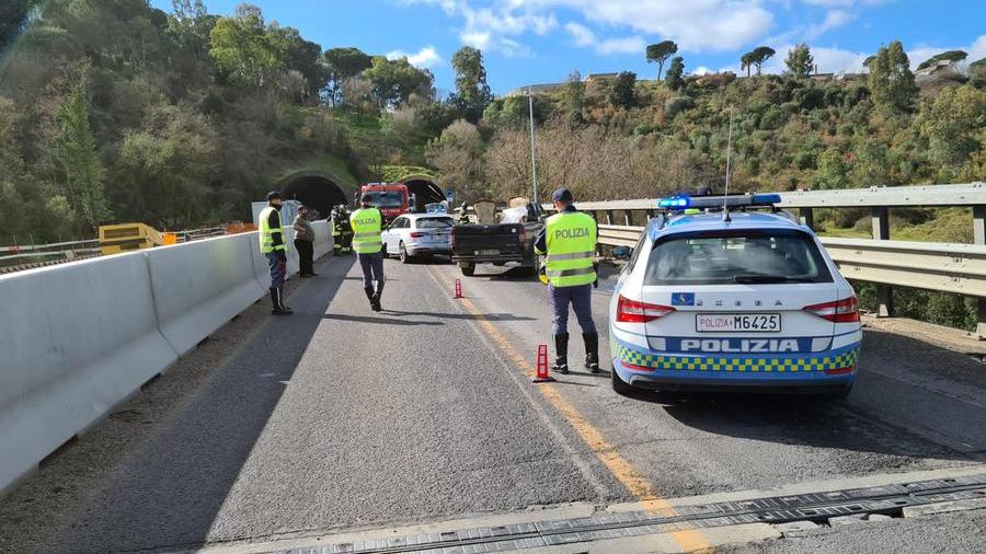 Incidente sulla 131dcn alle porte di Nuoro: strada a lungo chiusa al traffico