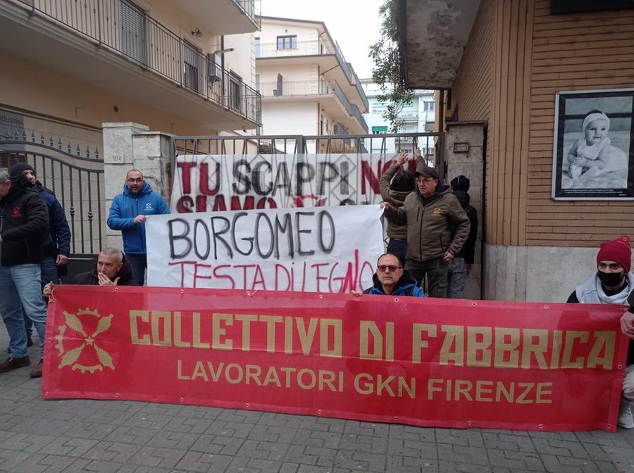 Ex Gkn in trasferta a Cassino davanti alla fabbrica di Borgomeo: “Noi senza stipendio da 4 mesi”