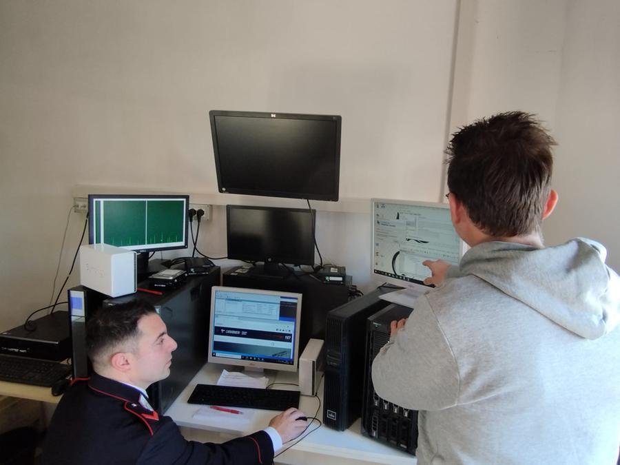 Copparo, adescano la vittima sul web e si fanno consegnare 10mila euro