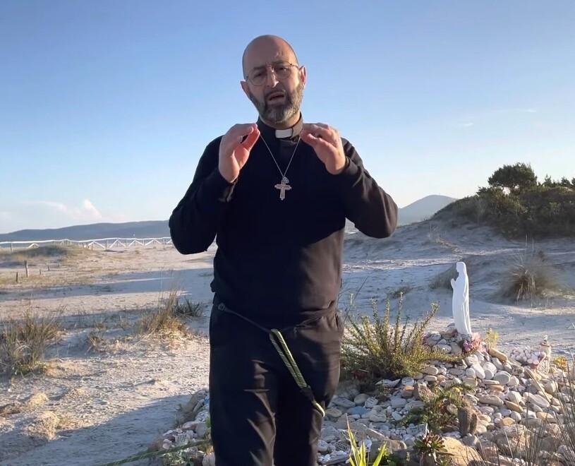 «Preso di mira dagli hacker», il parroco di San Teodoro dice addio ai social 