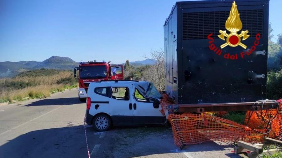 Fuori strada con l’auto, un ferito a Gonnesa