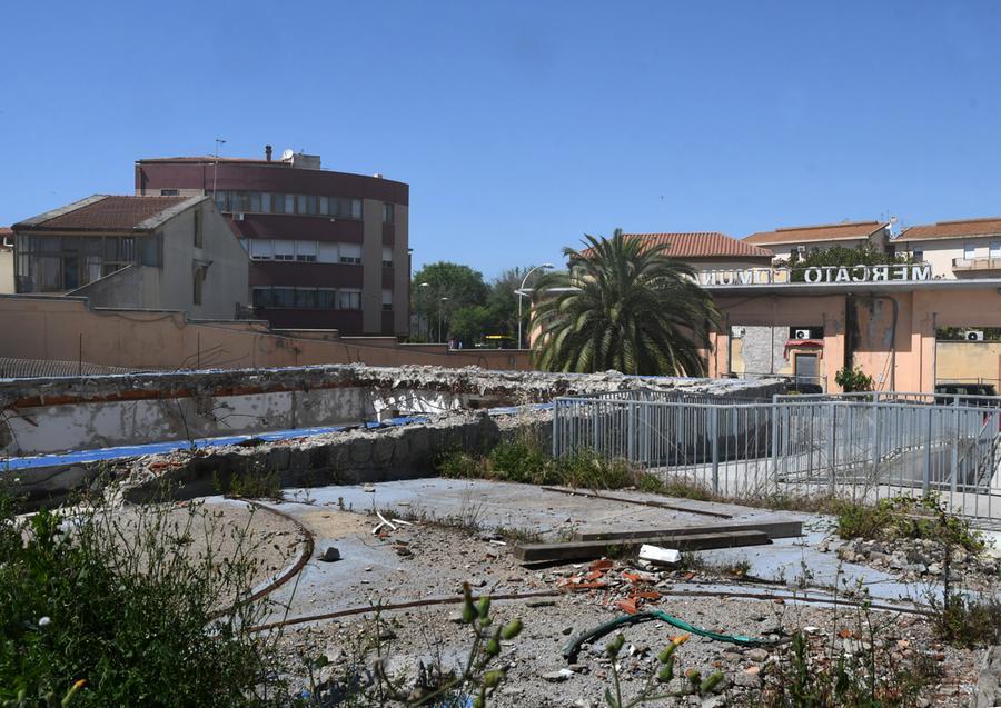 
	Il retro del mercato civico di via Mazzini

