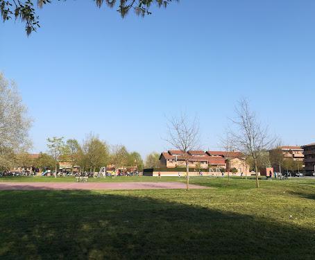 Ferrara, si trova i ladri in cortile: «Più luce nel parchino»