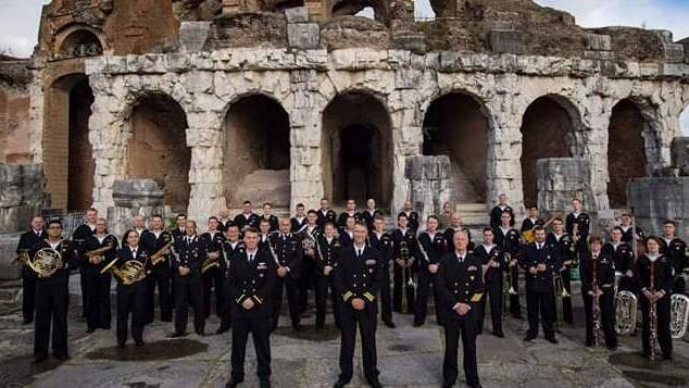 Mille firme contro l’esibizione della banda della Nato per il Carnevale
