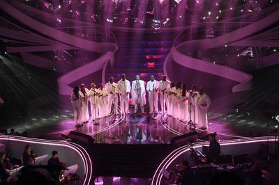 Mengoni senza rivali: vince anche la serata cover