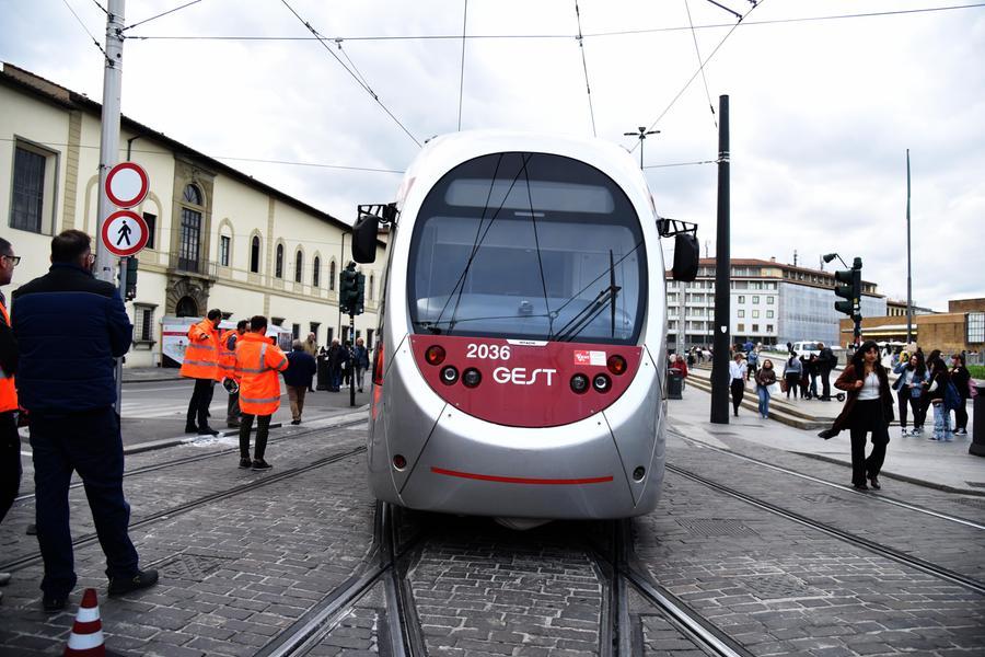 Firenze, denunciato il molestatore seriale della tramvia. È un sessantenne