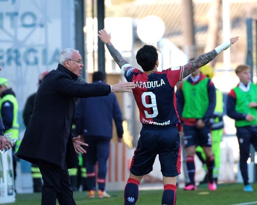
	Lapadula esulta con Ranieri dopo il gol (foto mario rosas)

