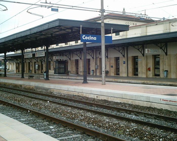 Stazione di Cecina: la biglietteria è nella piazza davanti