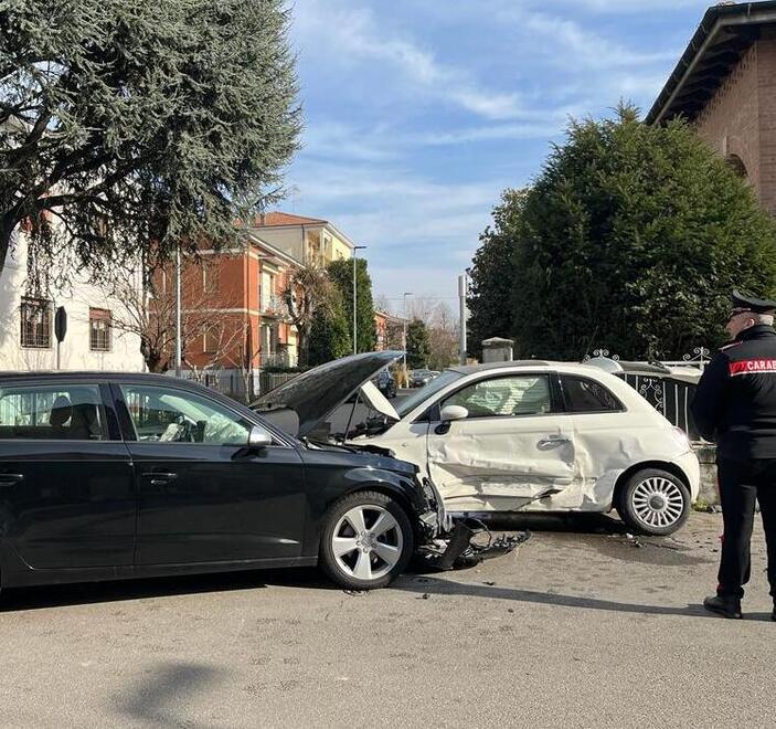 Formigine Schianto tra auto all’incrocio Una ferita trasportata in ospedale 