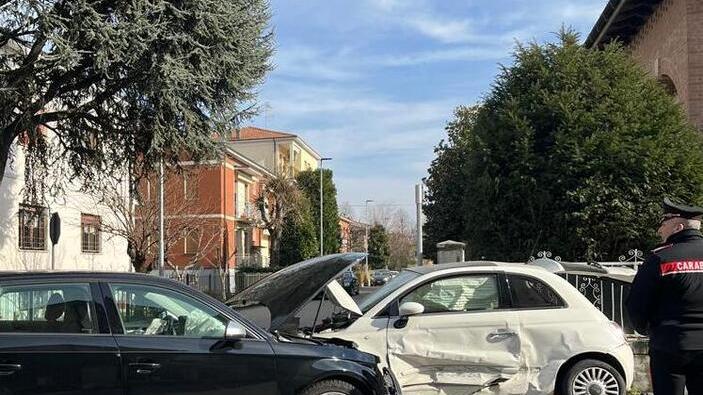 Formigine Schianto tra auto all’incrocio Una ferita trasportata in ospedale