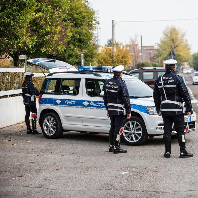 Maranello La madre anziana non risponde, la locale chiama il 118 e i pompieri 