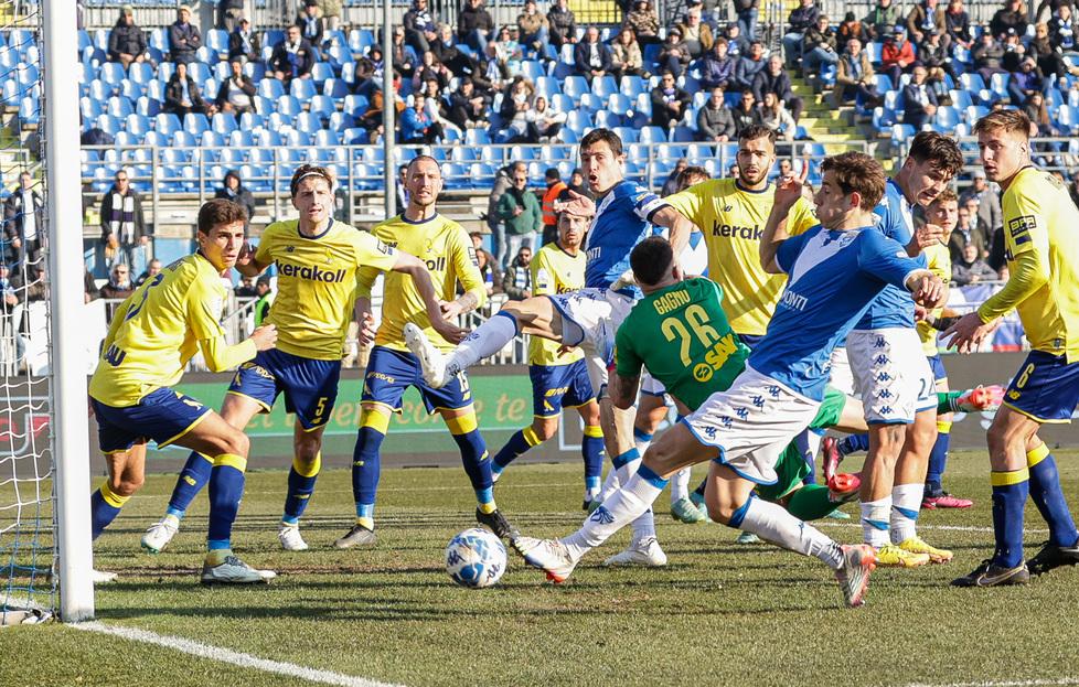 Il Modena si scopre in corsa per i playoff Don Diego Falcinelli gela il Rigamonti