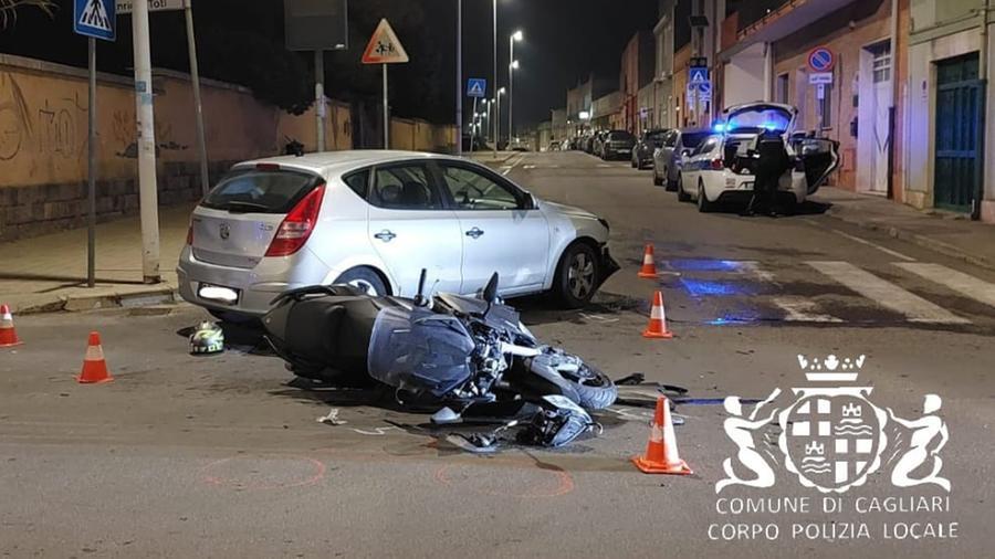 Scontro auto-moto a Pirri: grave un 20enne