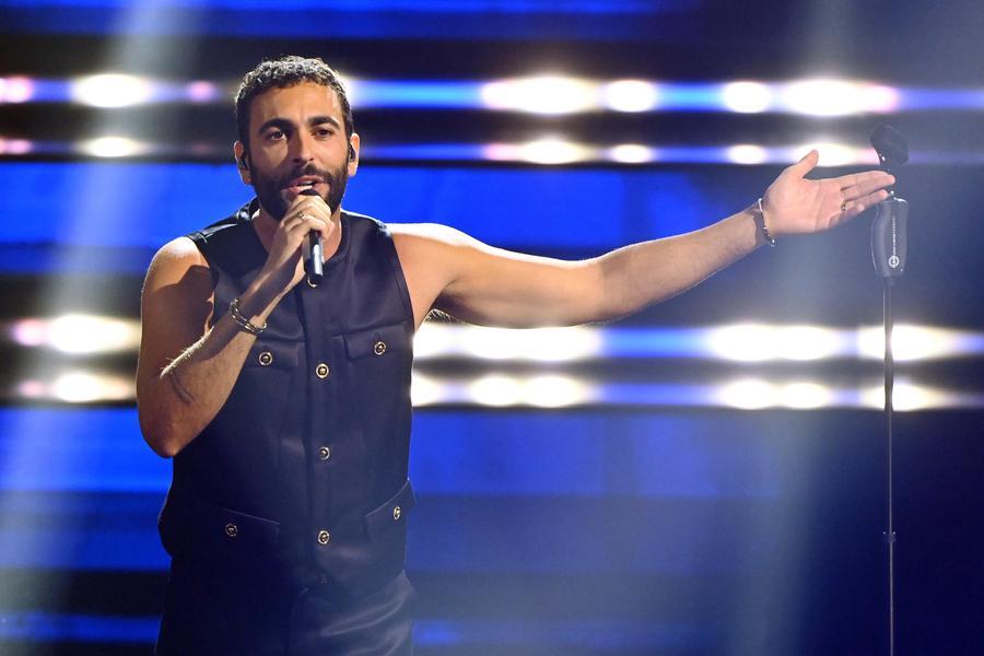 Sanremo, Marco Mengoni vince il festival.  Secondo Lazza, terzo Mr. Rain