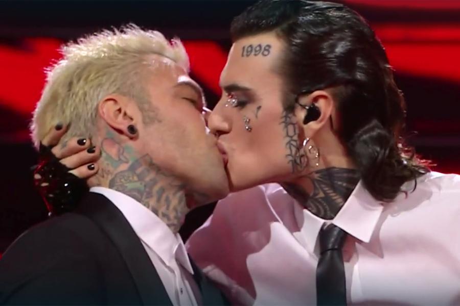 Sanremo. Rosa Chemical bacia Fedez e i social esplodono: l’ ironia di Fiorello e della Ferragni, che sul palco si chiarisce con il marito
