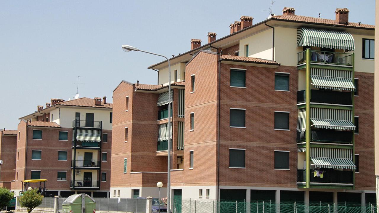 Casa, corsa a ridurre i consumi: a Lucca solo una su cento è a posto