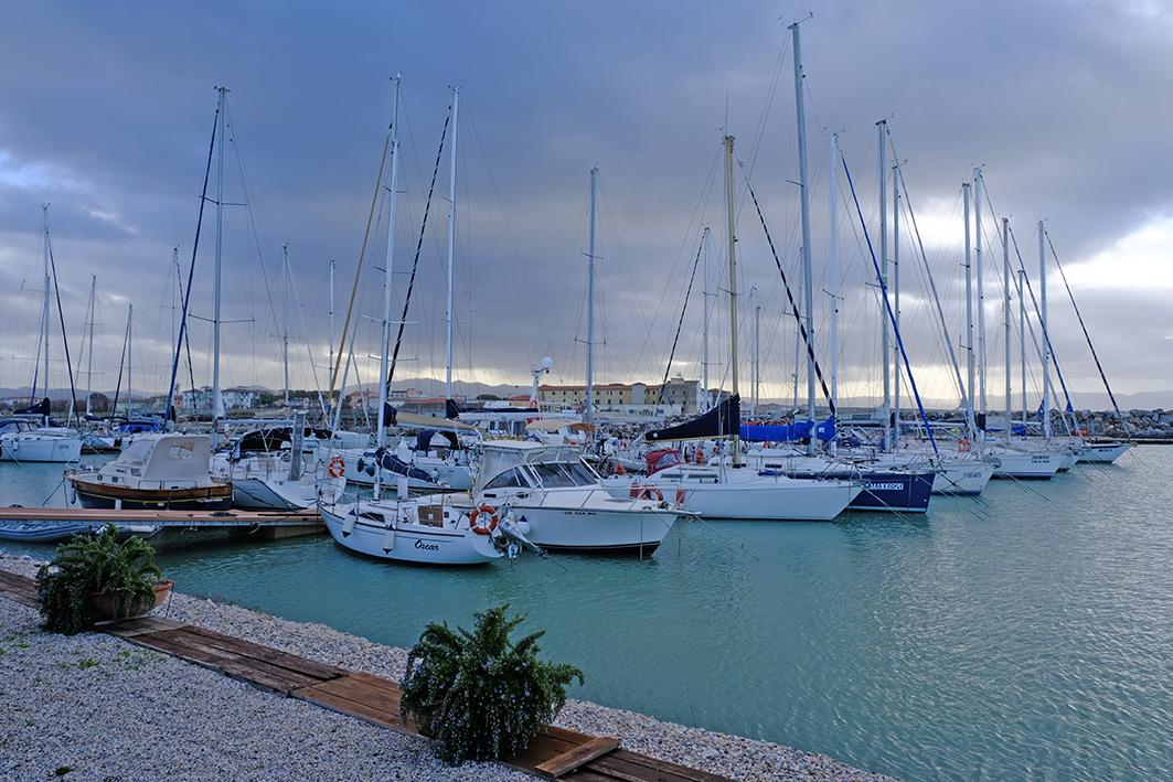 In vendita è la struttura portuale compresi i posti barca da realizzare e le aree comprensive dei diritti edificatori (foto Falorni/Silvi)