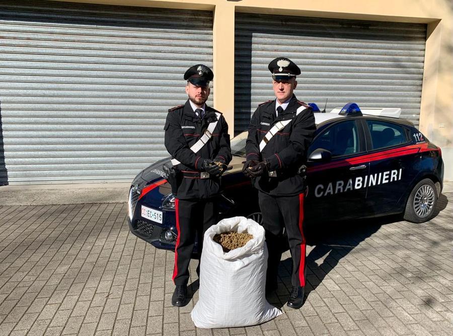 Trovati dieci chili di droga sui binari della ferrovia