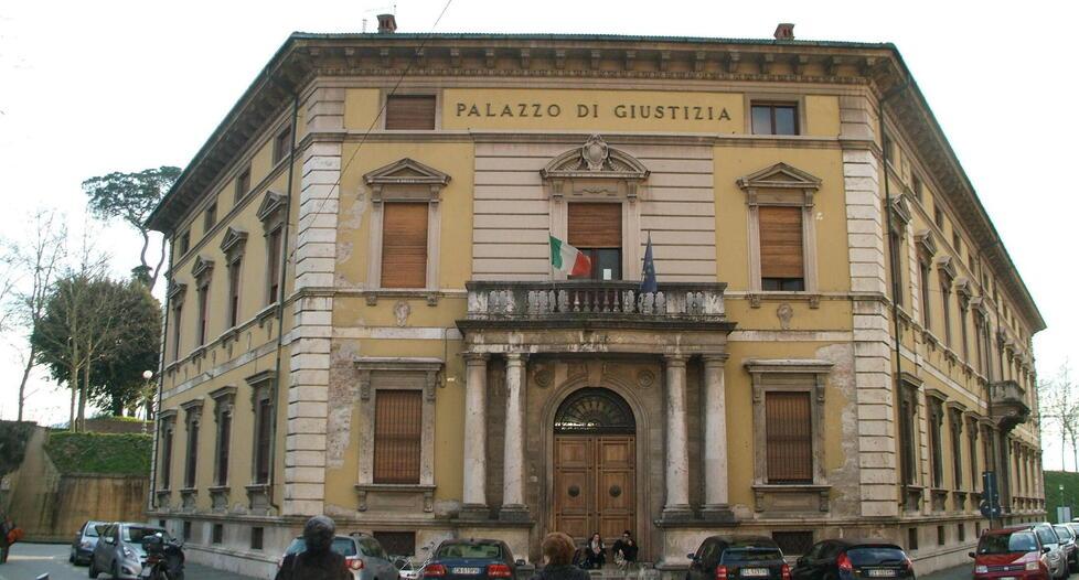 Giudice di pace al freddo: stop alle udienze civili
