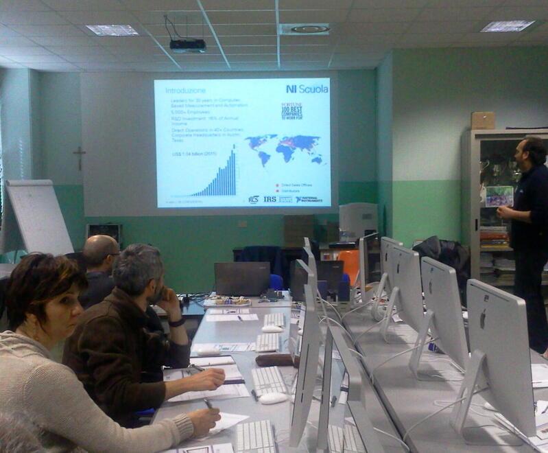 Un’iniziativa con la partecipazione di docenti e studenti all’istituto Marchi che è stato chiuso da sabato per problemi di funzionamento all’impianto della caldaia (foto d’archivio)