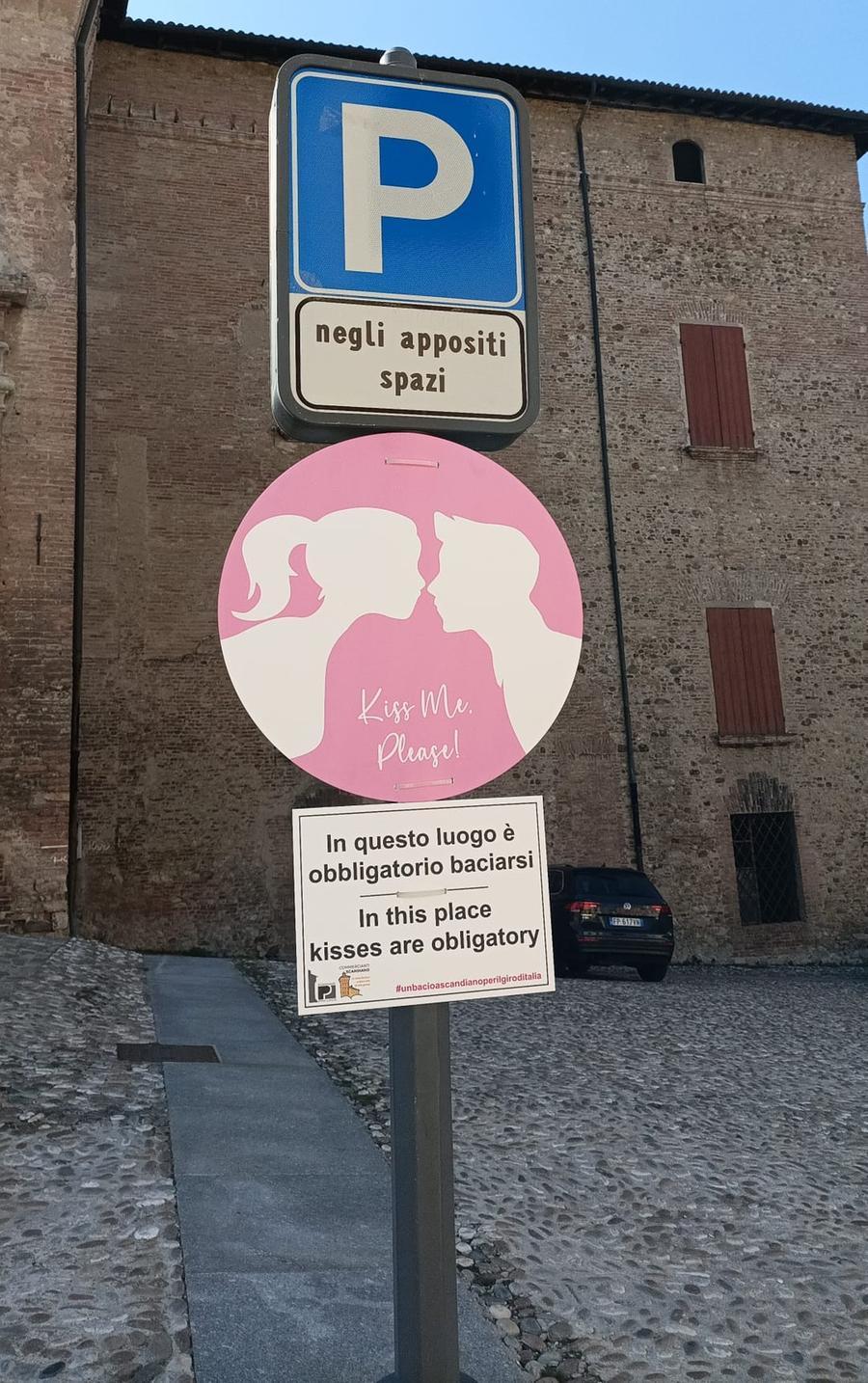 A Scandiano è obbligatorio baciarsi