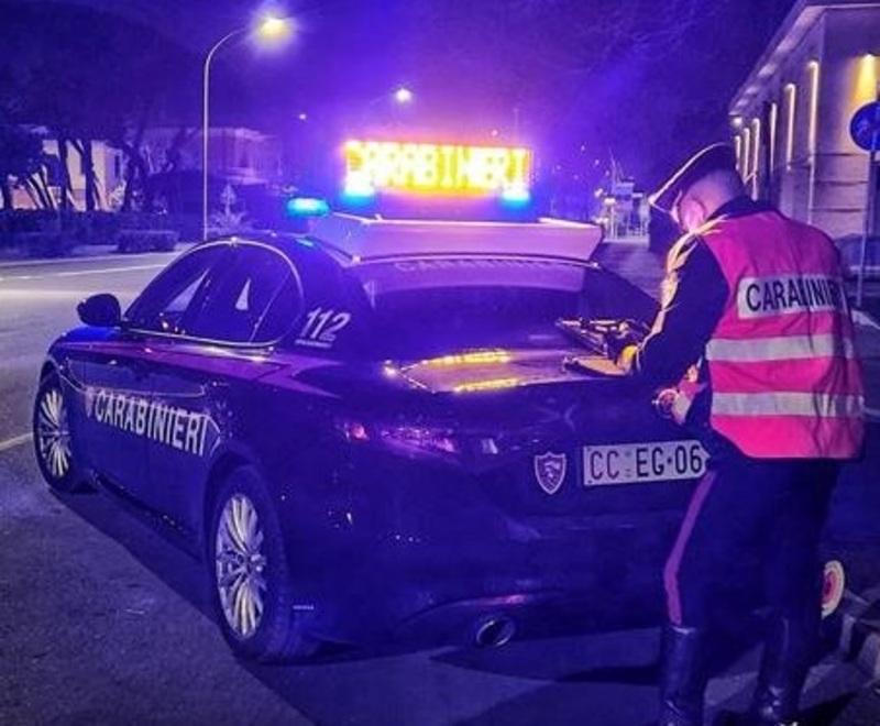 Carabinieri impegnati nei controlli sulle strade con vari posti di blocco e con verifiche specifiche nelle zone in cui sono avvenuti furti o tentati furti: da Bonascola a Fossone fino ai parcheggi del lungomare