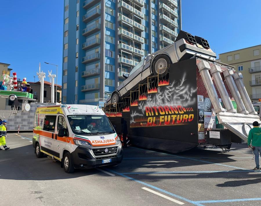 
	L'ambulanza nel luogo dell'incidente

