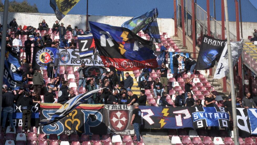 L’applauso di D’Angelo ai suoi dopo il blitz al Granillo: «Abbiamo sofferto ma vinto con merito»