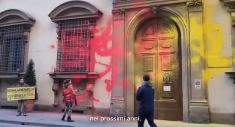 Imbrattata la sede della Regione. “No al rigassificatore di Piombino”