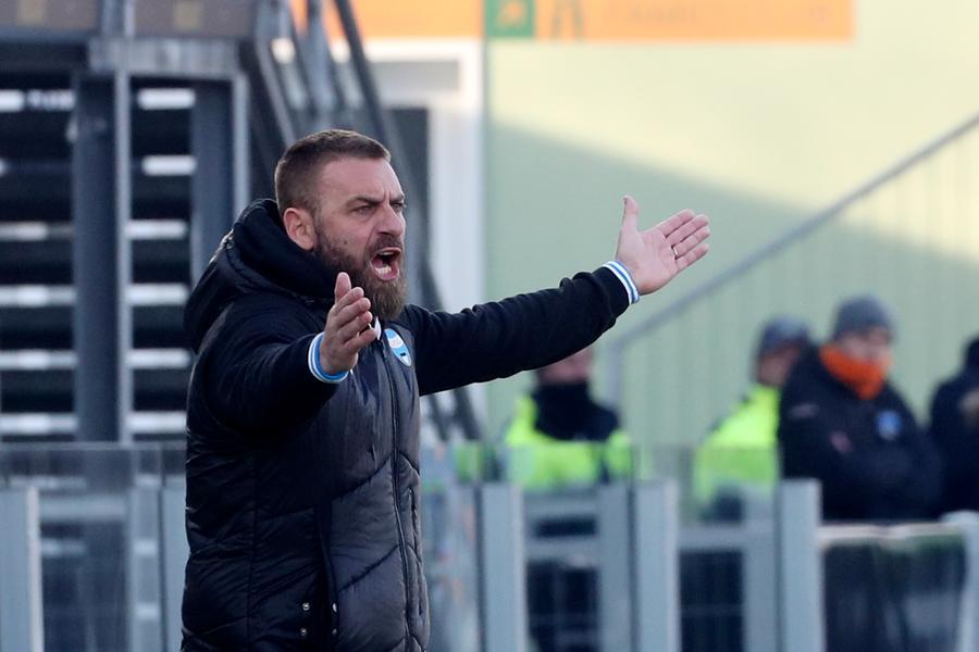Spal, De Rossi: “Un primo tempo così non si può accettare”