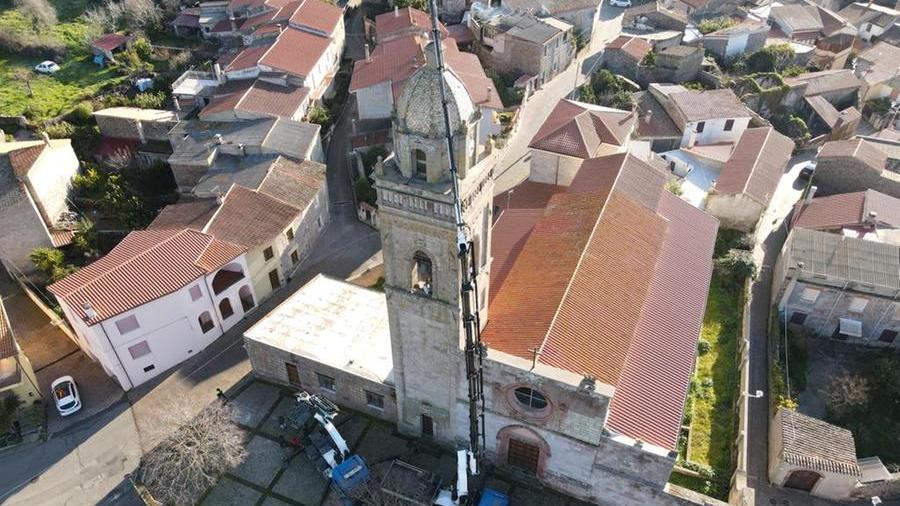 La rimozione del crocefisso dalla chiesa di Ula Tirso