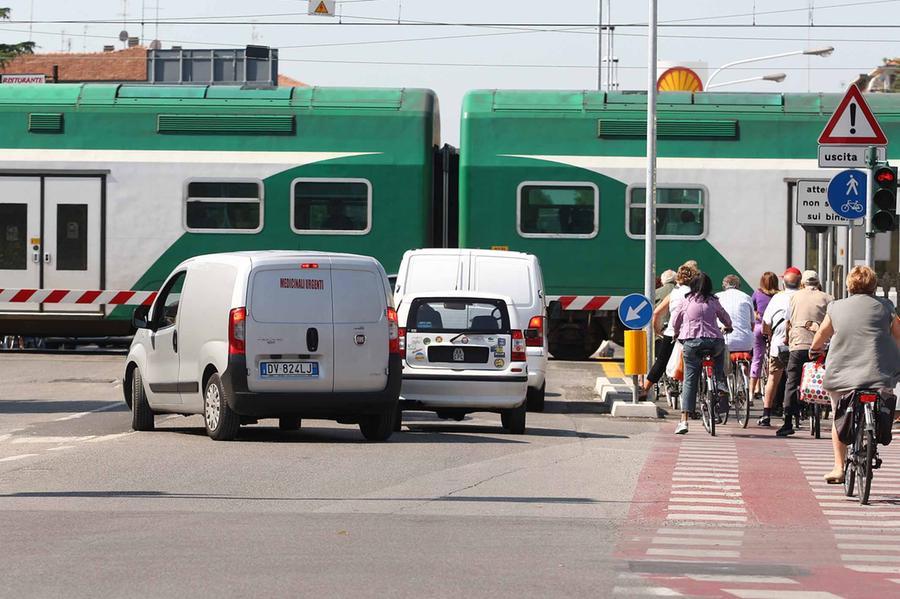 Ferrara, traffico e ferrovia: in via Bologna vince la bici
