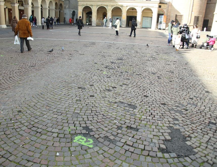 Verso i lavori in piazza San Prospero La gente: “Finalmente”