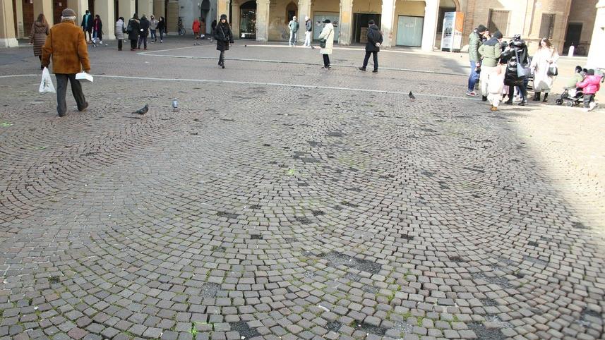 Verso i lavori in piazza San Prospero La gente: “Finalmente”