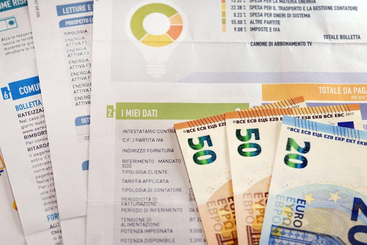 Bollette luce e gas in calo da gennaio ma il risparmio non è uguale per tutti - Le tabelle