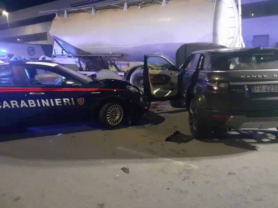 Viareggio, Inseguimento Nella Notte: Feriti Due Carabinieri Nello ...