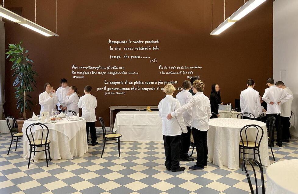 Alberghiero, la preside replica allo chef: «Caro Guidi, venga a pranzo da noi per conoscere la scuola»