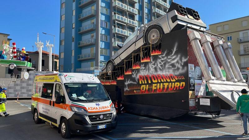Carnevale di Follonica: cede il carro, tre finiscono in ospedale