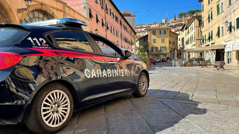 Guida l’auto con la patente scaduta da 12 anni: multato 66enne