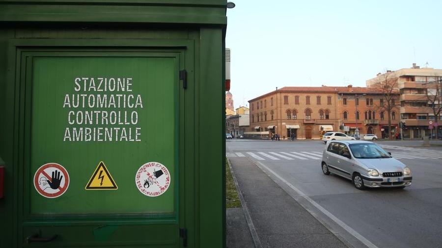 Peggiora lo smog, Ferrara proroga i divieti ai diesel Euro 5